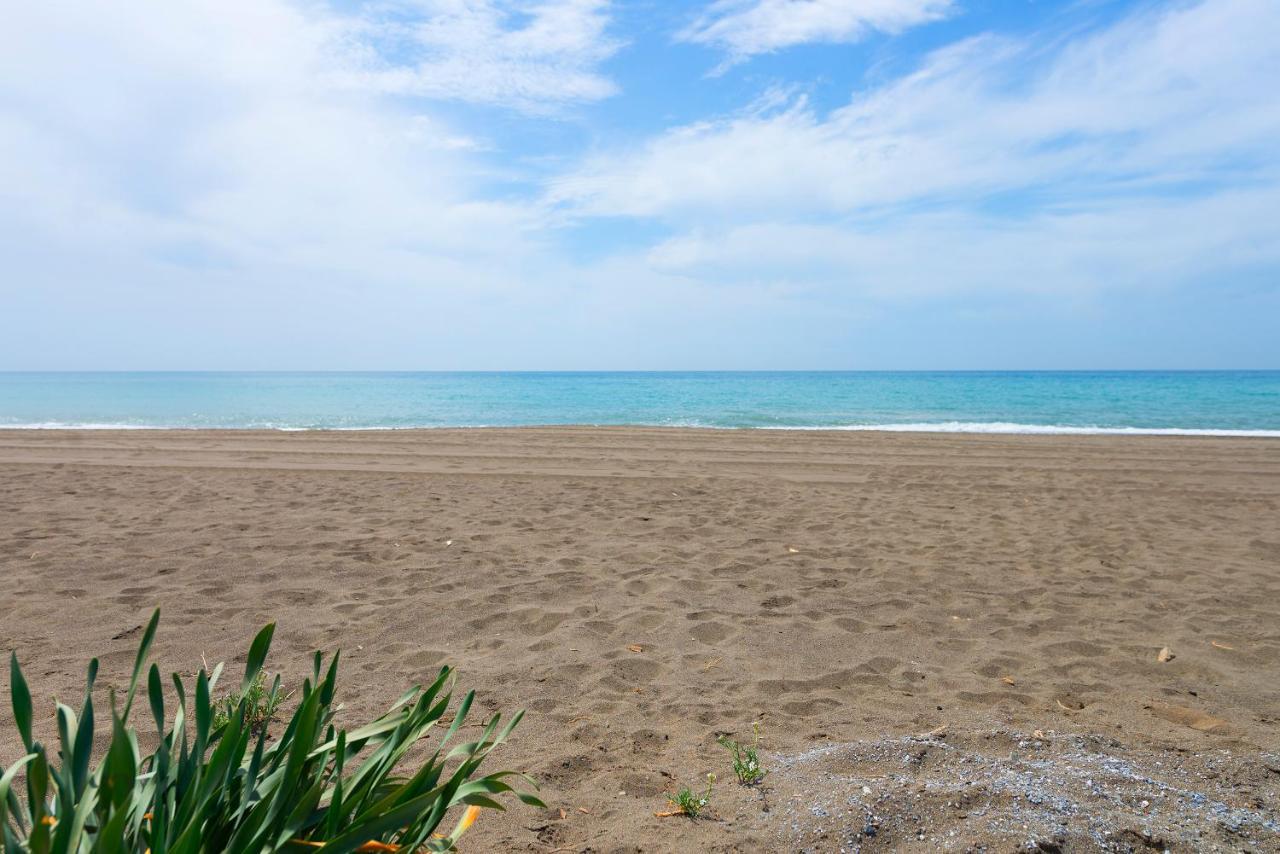 Estupendo apartamento en segunda línea de playa Torre de Benagalbon Exterior foto